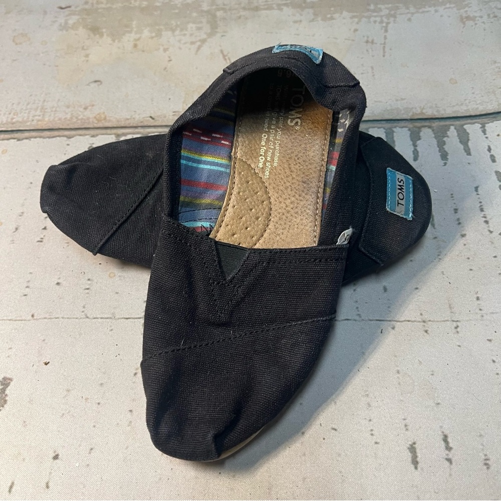 Black TOMS Alpargata